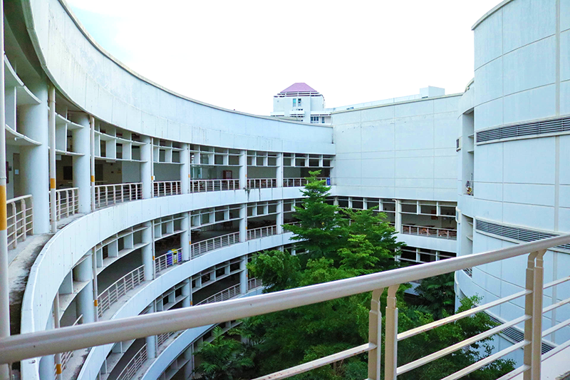 รีวิว] เปิดชีวิตในรั้วมหาวิทยาลัย แบบไม่มีปิด จากเด็กธรรมศาสตร์ รังสิต