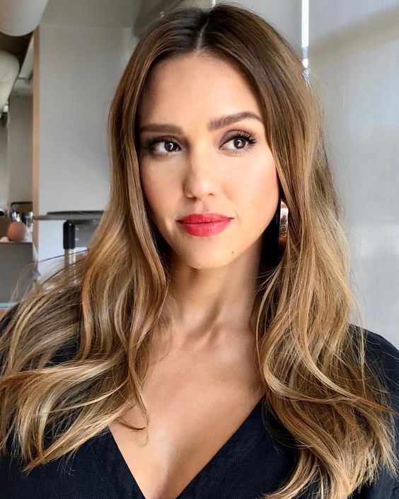 ไอเดียการทำสีผมแนวบาลายาจ (Balayage Hair) ไอเดียการทำสีผมแนวบาลายาจ (Balayage Hair)