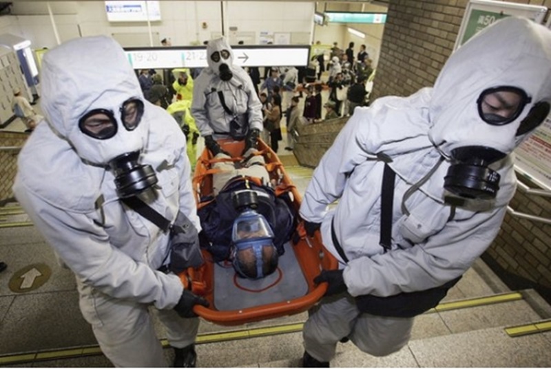 ลัทธิโอมชินริเคียวปล่อยแก๊สพิษโจมตีรถไฟใต้ดินที่กรุงโตเกียว