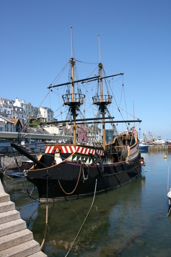 https://pixabay.com/en/golden-hind-replica-ship-galleon-219818/