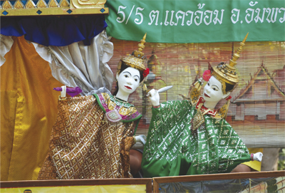การเชิดแสดงหุ่นกระบอกเป็นมหรสพ 