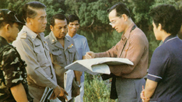 พระบาทสมเด็จพระเจ้าอยู่หัวทรงศึกษา และใช้แผนที่