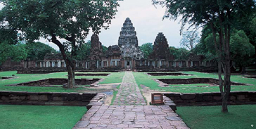 ชาลาทางเข้าสู่ปราสาทประธาน อุทธยานประวัติศาสตร์พิมาย