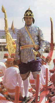 เครื่องแต่งกายชายในขบวนพยุหยาตราทางชลมารค