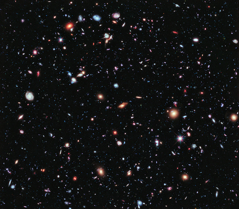 ภาพถ่ายกาเเล็คซีต่าง ๆ จากกล้องโทรทรรศน์อวกาศฮับเบิล  ขอขอบคุณภาพจาก hubblesite.org