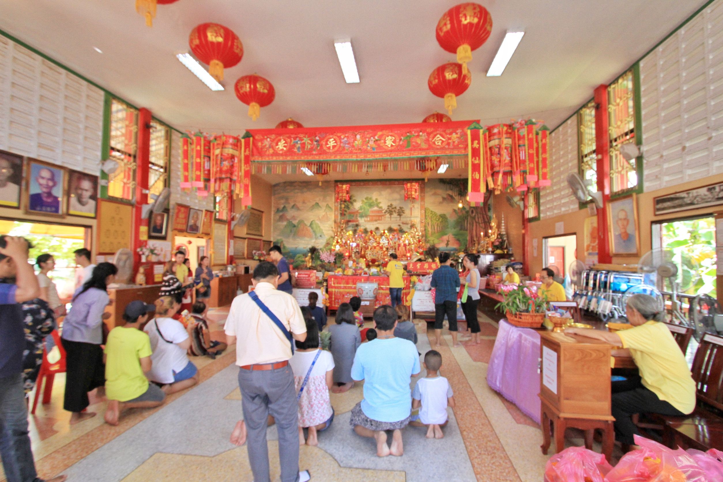 บรรยากาศในศาลานที ทองศิริ