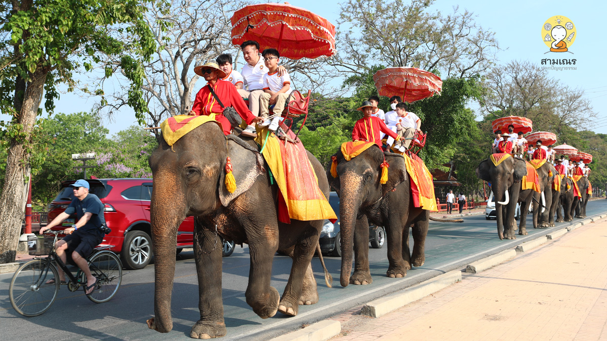 บรรยายกาศเดินทางสักการะศาลหลักเมืองอยุธยา